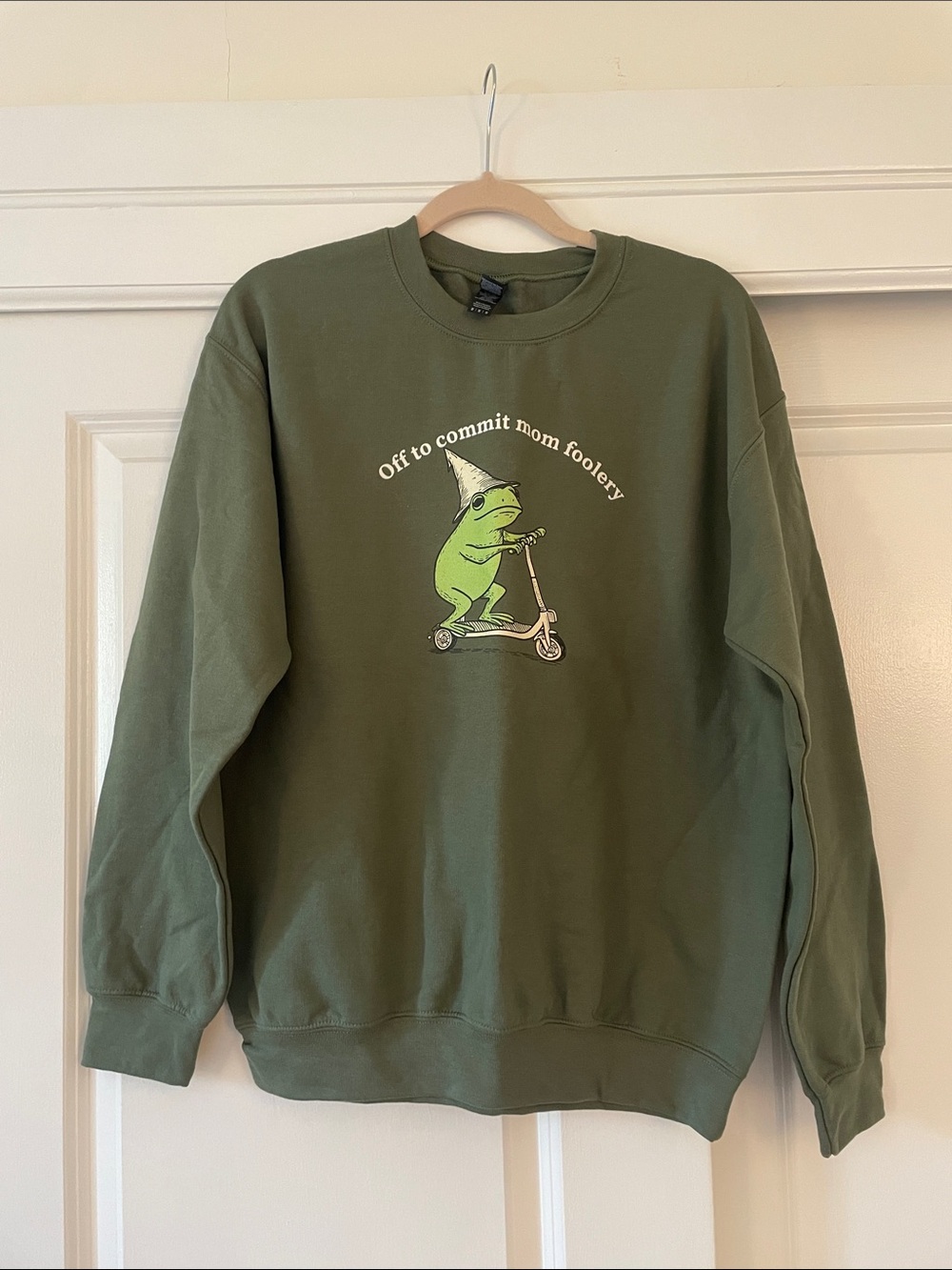 Gildan Olive Green Crewneck Sweatshirt with Scooter Frog Graphic